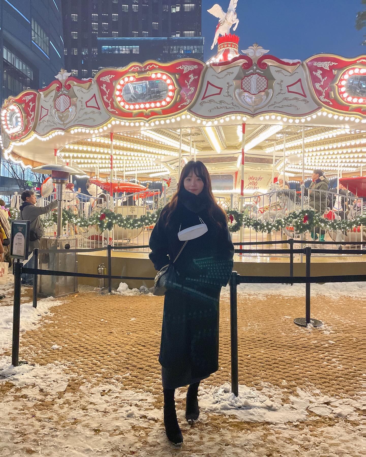 𖤐

눈펑펑오던날 ☃️☃️
언니들이랑 같이 #망년회모임

#매드포갈릭 에서 메뉴 10개 먹은거 실화냐고 ㅋㅋㅋㅋ
와인 맛있다며 홀짝홀짝 먹다가 꽐라되고 ㅋㅋㅋㅋ
그러고 또 디저트먹으러가고 먹다 하루 다간날 ㅋㅋㅋㅋ
너무 웃기다 ㅋㅋㅋㅋ 
올한해도 다들 건강하고 행쇼🩷❤️
⠀⠀⠀⠀⠀⠀⠀⠀⠀⠀⠀⠀⠀⠀⠀⠀
⠀⠀⠀⠀⠀⠀⠀⠀⠀⠀⠀⠀⠀⠀⠀⠀
⠀⠀⠀⠀⠀⠀⠀⠀⠀⠀⠀⠀⠀⠀⠀⠀ 
⠀⠀⠀⠀⠀⠀⠀⠀⠀⠀⠀⠀⠀⠀⠀⠀
#오자매
#자매스타그램