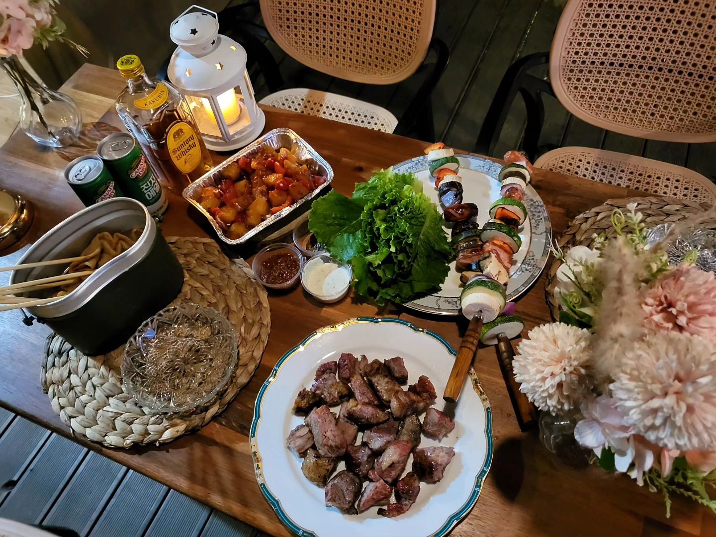 캠핌장에 먹으러 온 우리❣️
꾸미고 사진찍고 놀다보니 시간이 후딱 지나가네😝
이제 시작이다ㅋㅋㅋ 다음은 어디로ㅋㅋ🏕

#먹스타그램#맛스타그램#고기스타그램#목살#소시지#꼬치구이#고구마#마시멜로우#오뎅탕#하이볼#먹스타#맛스타#존맛#jmt#jmtgr#yum#yummy#먹방#먹팔#먹부림#파크오브드림#공주글램핑#가을캠핑#camping#캠핑스타그램#캠핑#부부스타그램#부부#불금#♥️