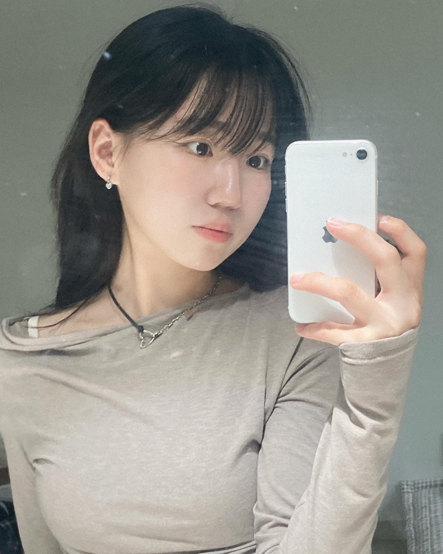 맨날 주구장창 아이보리만 입다가도 이런 색도 한 번씩 입어쥬고