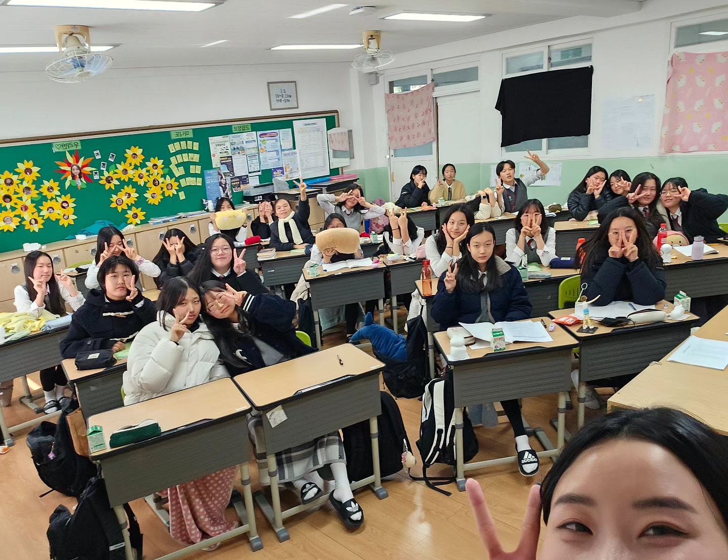 우리반 저세상텐션으로 유명하네><❤️

텐션도 조코-♡ 수업태도는 더 조코-♡♡