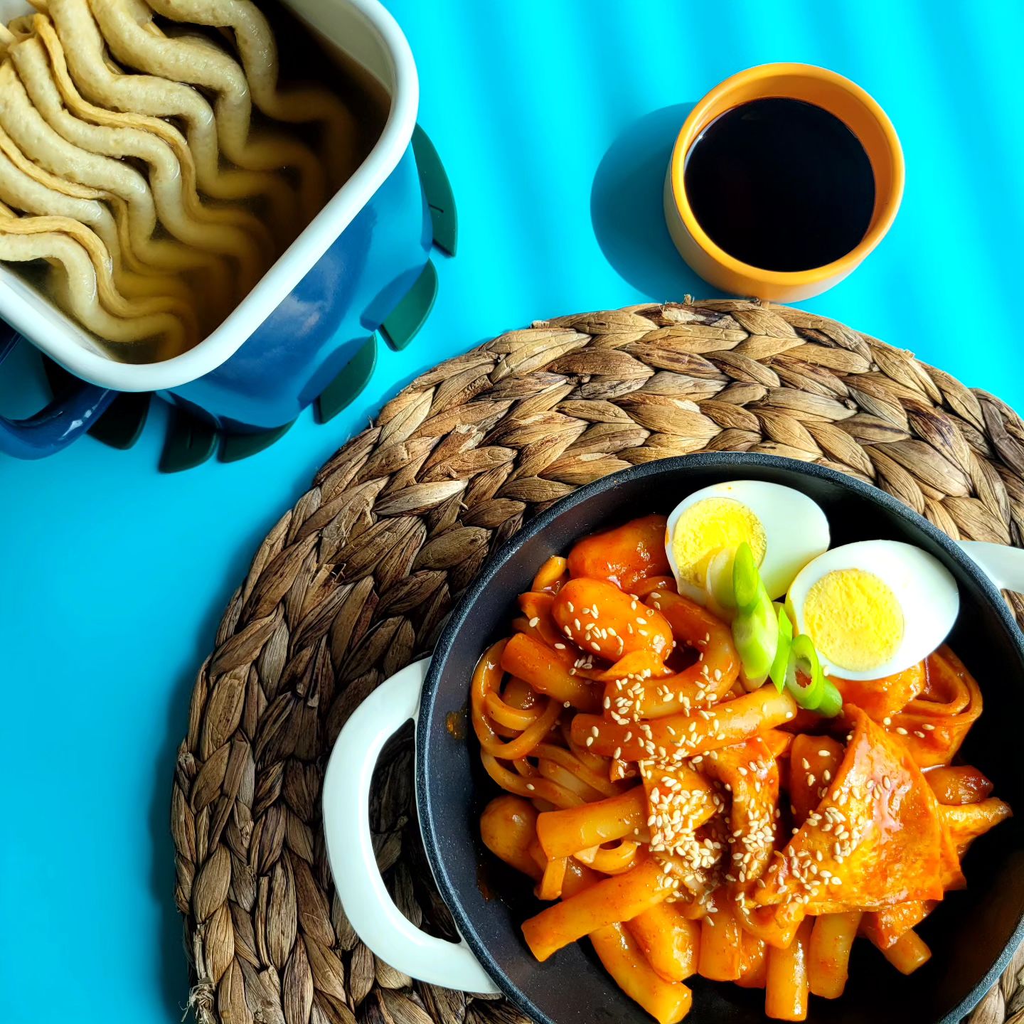 #제품제공 #세남자떡볶이 #포항맛집
#떡볶이

날씨좋은 월요일~~
혼밥식사 떡볶이예요~~

쫄깃한 밀떡에 치츠떡과 어묵~수제 특제소스 구성~
맵기단계선택 할수있는 수제특제소스맛이~~
기존에 먹던 떡볶이와는 차원이다른~
명품스러운 맛이예요👍👍

이벤트 최고맛집 mina._.unni__ 님 이벤트당첨되어
명품 포항맛집세남자떡볶이 먹어보게 되었어요♥️

약간 꾸덕하게 먹고싶어서~물양을 조금 넣고~
매운맛소스 선택해서~.우동면사리 넣고 
야무지게~코박고 순삭한건 안비밀요....😁😁😁

❇️포항맛집 .세남자떡볶이는요~
👉수제 특제 소스
수년간의 시행착오와 연구로 만든 세남자떡볶이만의 특제 소스!
👉안전한 제품
위생적인 제조 환경 한달에 한번 자가품질검사로 믿고 드실 수 있는 안전한 제품!

전국택배또는 TAKE-OUT 가능하니~~
캠핑가실때 무조건~👍👍
간식 쟁여템으로~
어서 주문해야 하실듯요~~~~~♥️

우리 가족이 먹는다는 마음으로 
직접 제조부터 포장까지 오직 정성 가득 
세남자떡볶이 구경가세요♥️🫶
👉👉🛒okok5561
·☎️010.4121.8008
✔️카카오 okok5561
✔️주문 링크 naver.me/GCuh63Ys

#포항떡볶이맛집#아이들간식#캠핑요리#전국택배
#미나언니이벤트