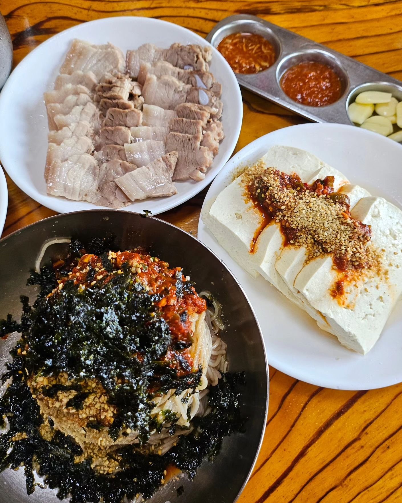 일요일되면 땡긴달까?? #막국수 

#유포리막국수 #막국수맛집 #춘천맛집
#촌두부 #촌두부집 #편육 #편육맛집 
#춘천맛집추천 #강원도맛국수 #춘천막국수