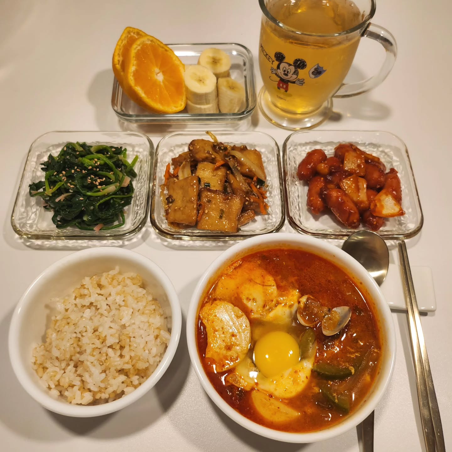 호야석식😋

바지락순두부찌개🍲
시금치나물 어묵볶음 소세지볶음
후식은 귤🍊과 바나나🍌

#호야석식 #저녁집밥 #저녁밥상 
#신혼집밥 #밥스타그램 #집밥메뉴
