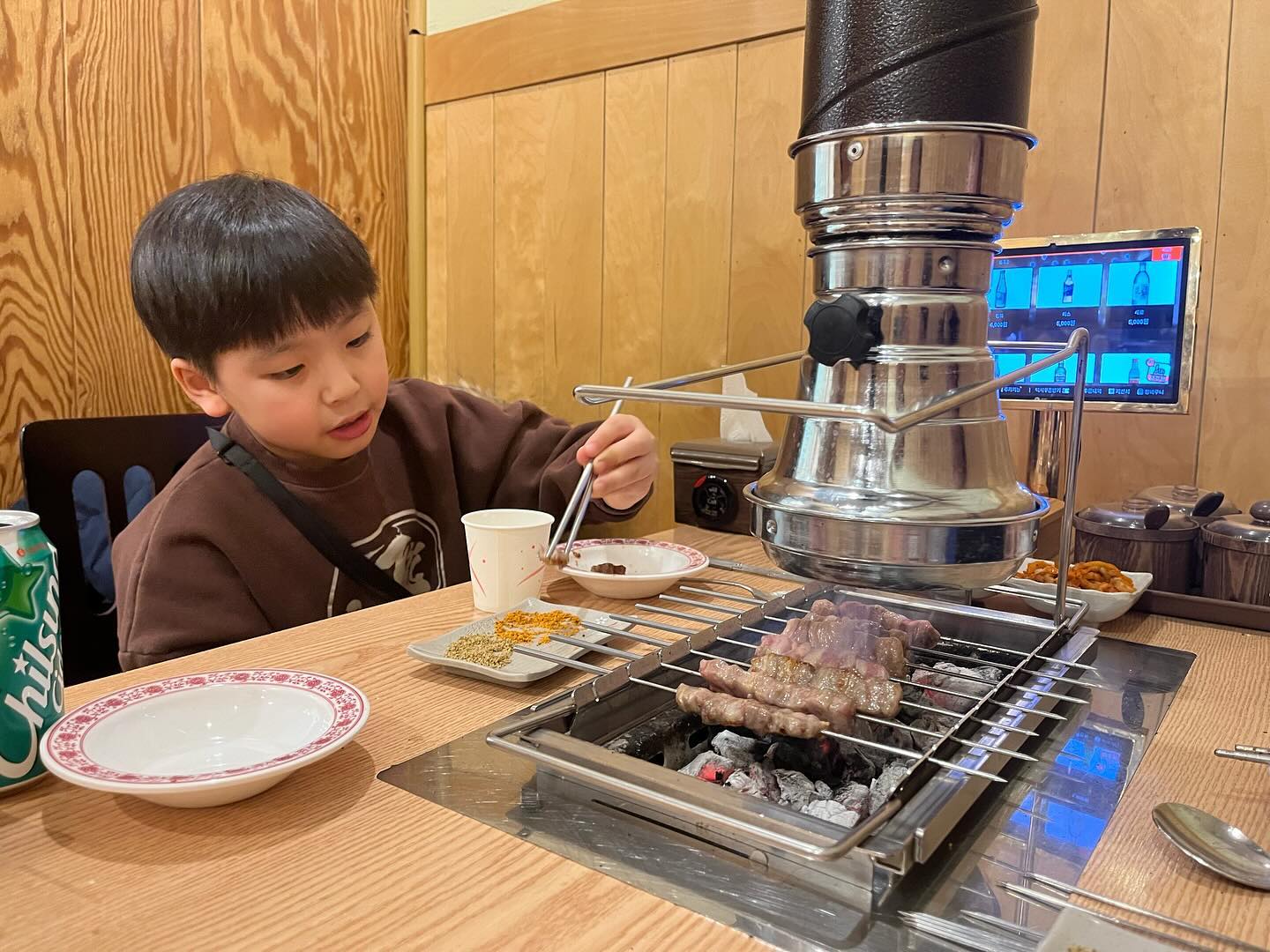 우리집 장남 생일축하행~
뱃속에서 순딩이 태어나서도 순딩이 지금까지 쭉~~순딩이 우리 채채🫶🏻

항상 예쁘게 이야기 해주고 아빠 엄마 마음도 잘 알아주어서 고마웡😍

지금처럼 건강하게 많이 많이 웃어줘~~~~~
.
.
.
#아들#생일#사랑해#태어나주어서고마워❣️