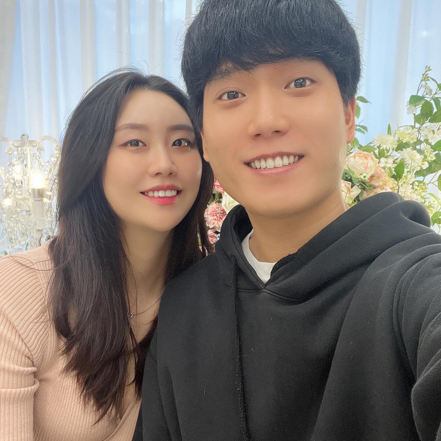 mindeulle14410 
영동시장에 저렴한 금액으로 스튜디오 대여해주는 핫플발견!
예쁜 컨셉들의 방이 많아서 사진찍기 너무 좋았당
사진 잘 안찍는 우리도 두시간동안 어마어마하게 찍었다 😝
#스튜디오 #공간대여 #협찬 #영동시장 #사진촬영 #럽스타그램 #🫶🏻