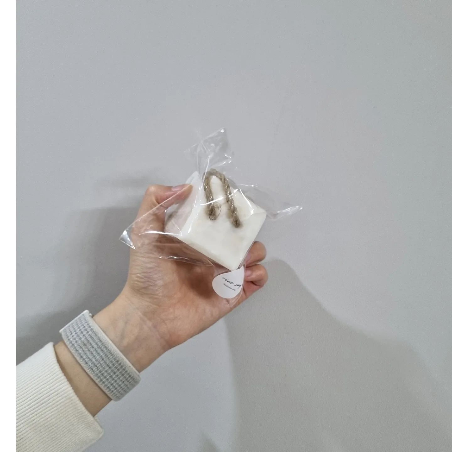 통영에도 비누공방이 있었다니😭😭
담에는 엄마랑 동생이랑 딸기생크림케이크 비누 만들러가야지🥰
.
.
.
#비누공방 #리네
#비누만들기 #통영원데이클래스 #비누원데이클래스 #통영공방 #설거지비누 #제로웨이스트