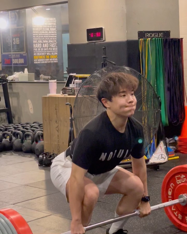 아무 날도 아닌 보통 날

245-255

그냥 살아가자