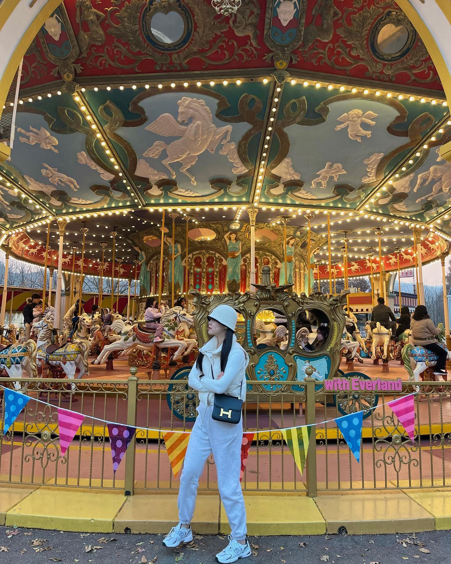 빙빙 돌아가는 회전목마처럼🎠