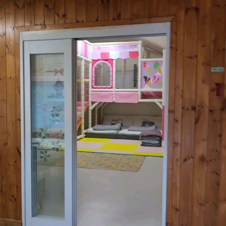 #👶 
-
체력빼기엔 이만한게 없지 ㅋㅋㅋㅋㅋ
신나게 놀다가 얻은 상처ㅠ

배터지게 먹고, 마시고, 아침에 내린 눈까지>_<
너무 완벽했어♥︎

-
#먹고마시고취하고웃고즐기고
#한달에한번씩이면열두번
#근데열두번넘게개는거같고요ㅋㅋㅋ
#쌓이는추억은10배가넘지
#우리집보물님💕