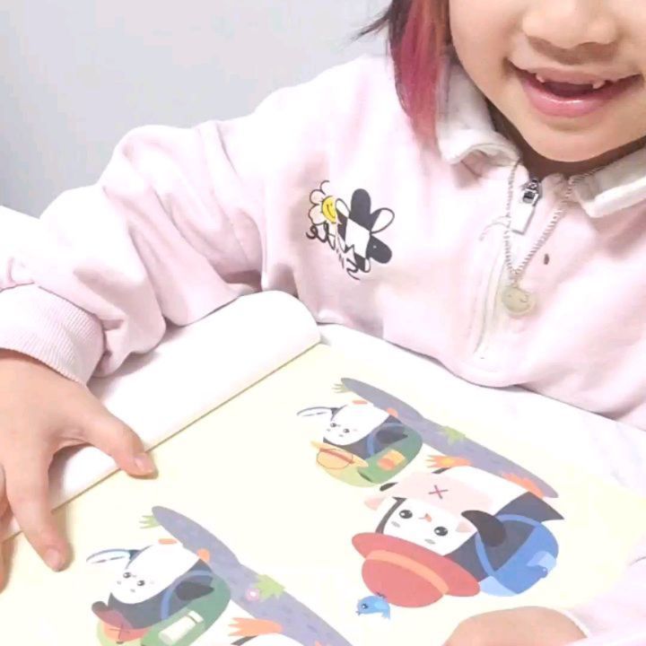 #협찬 hanbit_edu

저희 둘째 내일 졸업해요!
3월 입학할때까지 집에서
보낼 생각을 하니 눈앞이 캄캄🙈🙈🙈

게다가 이번 겨울 왜이렇게 추운지
밖으로 나갈 엄두가 나질 않아요😭

아이와 겨울을 잘 보내기 위해 
준비한 100개 다른그림찾기!

어린아이들도 할수 있는 쉬운
레벨이기 때문에 겨울방학 걱정
되시는 분들에게 추천해드리고 싶어요

정말 시간가는 줄 모르고 아이와
다른그림찾기를 할수 있는데요!

엄마아빠 눈엔 잘 보이더라도 
아이가 찾을수 있도록 잠시 기다려
주시는 센스 아시죠?!

아이와 즐거운 겨울방학
1000개 다른그림찾기 함께해요

 #한빛에듀 #1000개다른그림찾기 #1000개숨은그림찾기 #다른그림찾기 #숨은그림찾기 #그림찾기 #유아워크북 #유아놀이북 #실내놀이 #유아놀이 #책육아 #겨울방학 #유아베스트셀러