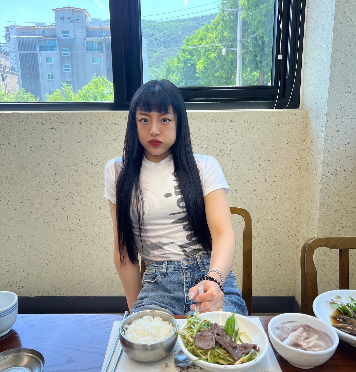 🥓
엄빠랑 몇 번 와본 <그러소광양불고기> 다녀옴
샐러드랑 토마토, 핵 고소한 죽으로 
고기 먹을 준비하구
고기 구워서 밥 한 숟가락 새우장에 한 숟가락
된장찌개에 한 숟가락,,
맛있는게 너무 많아서 밥 한 공기 순삭🤤
밥 다 먹으면 냉면에 소불고기 올려먹음 됨❤️
해피 점심 후 매실차나 커피까지 마시고
마무리 하세요오😮

#그러소광양불고기#광양시맛집#광양맛집#서천맛집#광양읍맛집#광양고깃집#광양불고기맛집#광양가볼만한곳 #광양맛집추천#광양불고기#순천맛집#순천가볼만한곳