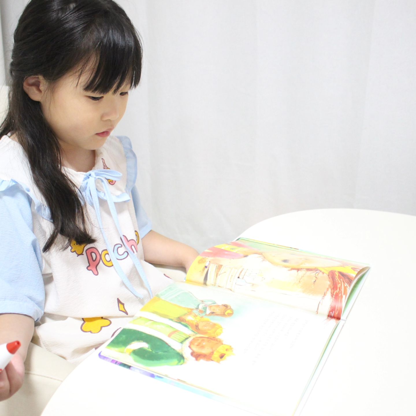 #유아전집
#공주가좋아
4~7세 공주 좋아하는 여자아이들이
좋아할만한 #공주책
10권으로 구성되어 있어는
다양한 개성을 가진 공주들의 이야기,
-
오늘은 <또또공주>
-
세이펜 호환이 가능한 전집이라서
매번 엄마가 읽어주지 않아도
아이가 세이펜으로 읽을수 있다는게 장점
-
육아 하다 보니
엄마가 일을 하거나
책을 읽어주지 못할때도 아이가 보고 싶을때 세이펜으로 책을 읽을수 있어서
세이펜 호환이 되지 않는 책 보다 더 자주 보게 되니까 더욱 마음에 들었던 6세전집
그래서 #6살여아선물 하기에도 딱이라는 생각
-
#일상#육아맘#육아맘소통#육아일상#맘스타그램
#육아소통#육아맘