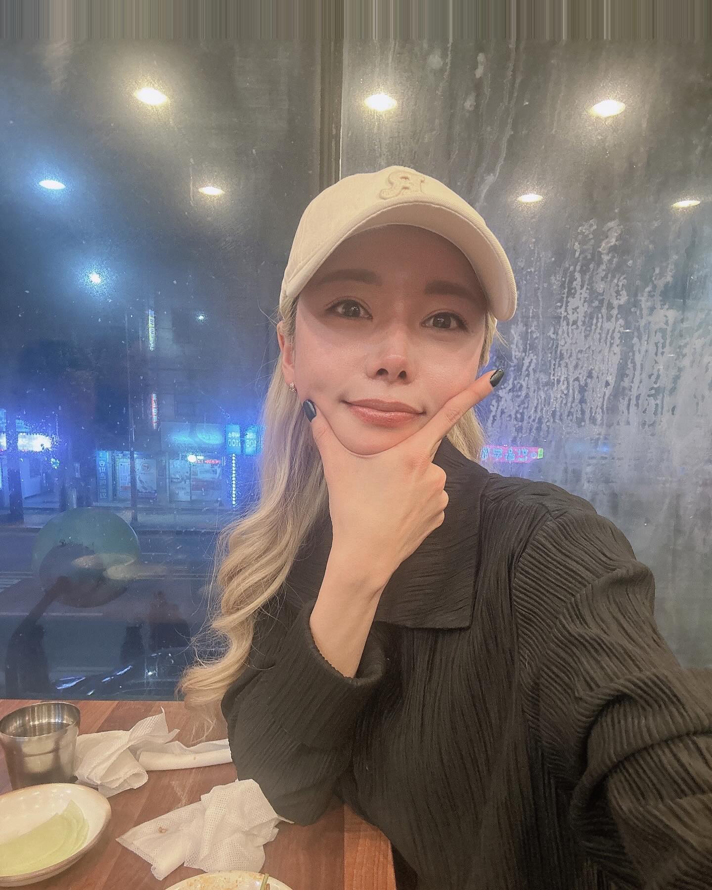 평일에 술 앙먹어..
앨범에 사진이 다 술톤이야🤦🏻‍♀️

#술을끊자 #주말엔괜찮겠지 
#혼자서도척척