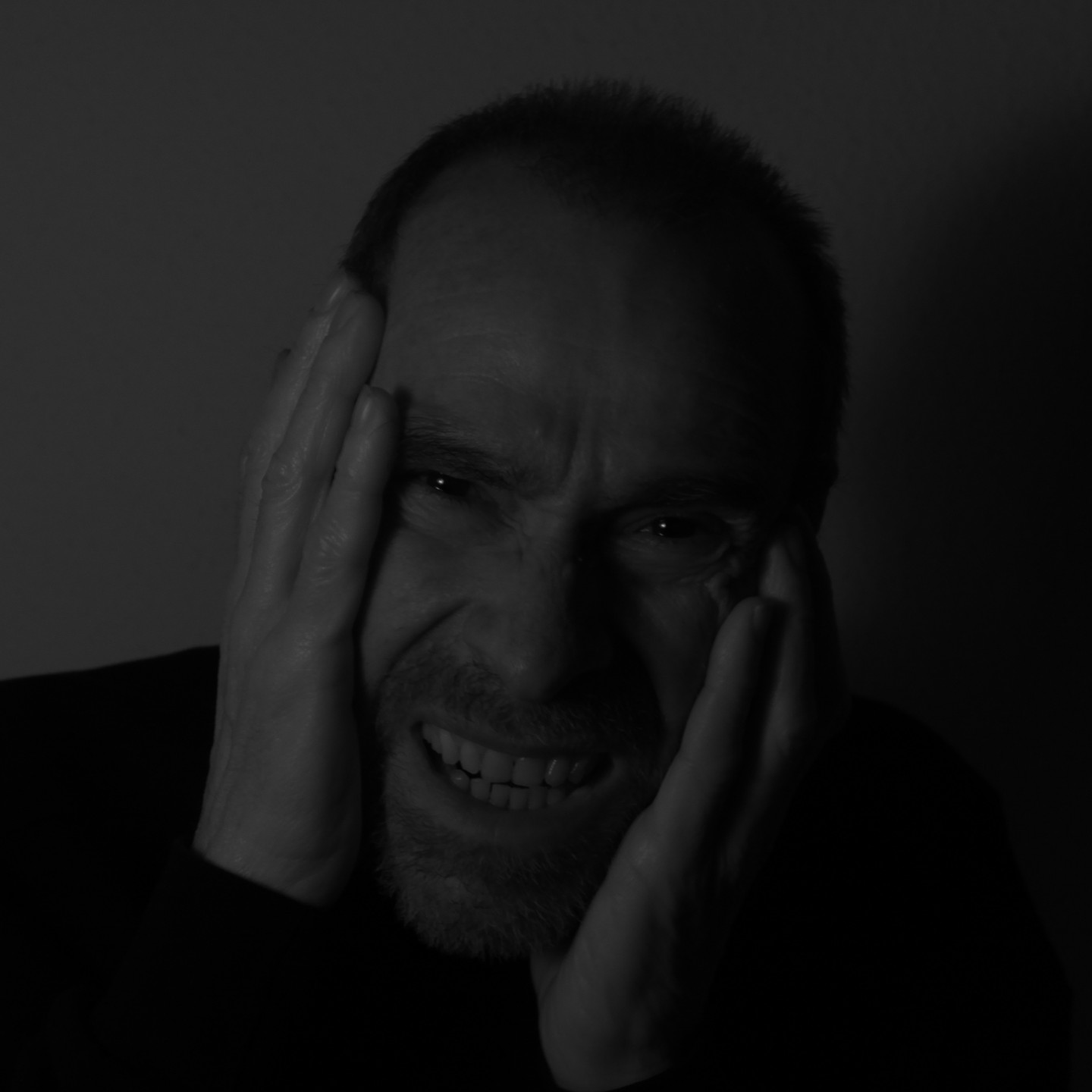 " Un horrendo horror, que miedo" (Miedo)
.
.
.
.
#diarioemocional #retratoemocinal 
#photography #retrato #miedo