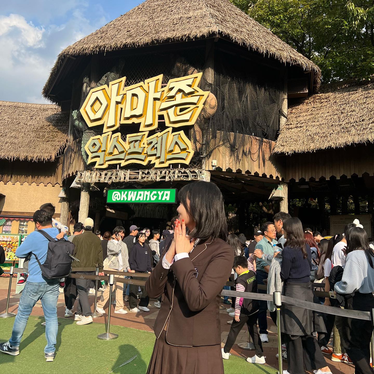 할미들 교복입고 주책떨다..!

#에버랜드 #블러드시티 #교복