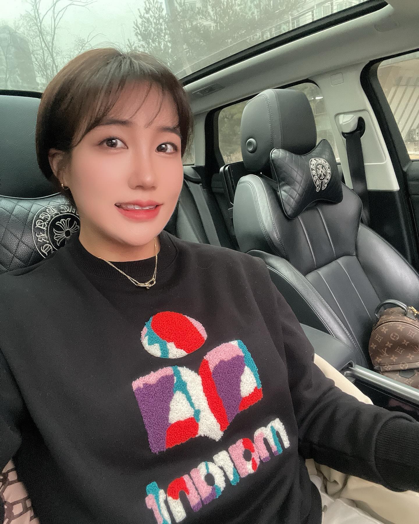 🤍🩶
이번 이발도 깰끔
머리하러 일산까지 가는 이유가 있단말입니다요~
yeobaek__mi hhhhhhyunse 
예쁜머리 감사해요!