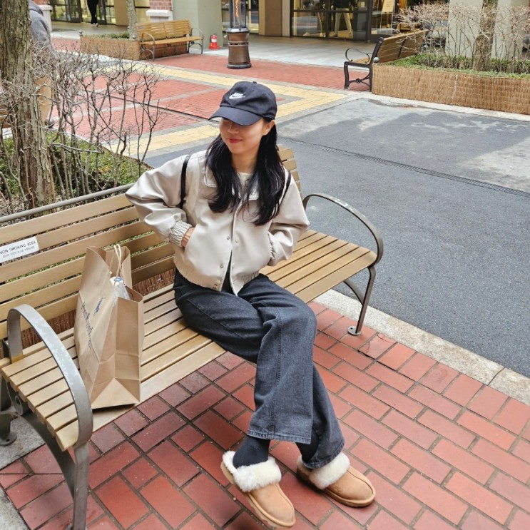 [비바브라운] 바시티 비건 레더 자켓 여성 블루종 가죽 봄 자켓 추천