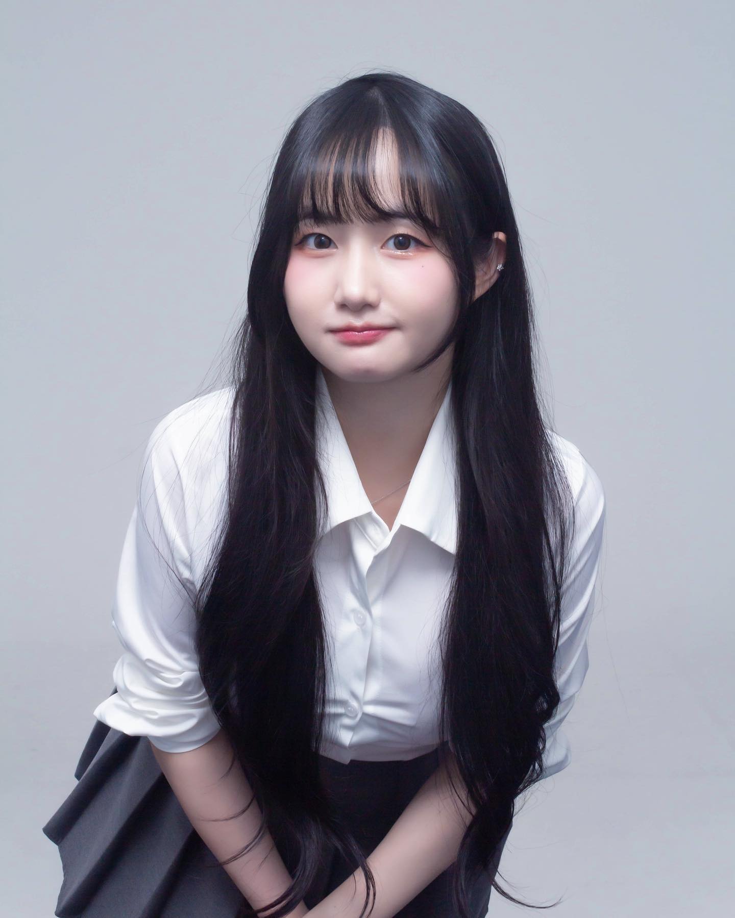 #유료광고 여기 사진 무슨 일이야,,?🤍

색감필터가 있어서 보정을 안해도 사진 너무 잘나오네,,!
셀프스튜디오는 처음인데 무인으로 되어있어서 혼자 뚝딱 찍고 나왔는데 너모 재밌어버리고요😝
다른 사람 눈치 안보고 내가 하고싶은 표정, 포즈 맘편하게 할 수 있어서 편했다요

촬영실이랑 셀렉실이 분리되어 있고, 인화지도 매장에 배치되어 있어서 잘나온사진은 인화해서 소장 할 수 있다요! 
스튜디오도 깔끔하고 잘 꾸며져 있어서 다음에 또 다른 컨렘으로 가서 찍고싶음,,

평소 쑥스러움이 많아서 사진 잘 안 찍는 분들도 가셔서 편하게 찍고 추억도 쌓고 올 수 있어요🤍

✔️ https://naver.me/5ls0pwFL

#홍대셀프사진 #신촌셀프촬영 #홍대셀프스튜디오 #셀프사진관 #흑백사진 #커플사진 #가족사진 #셀프촬영 #우정사진 #셀프스튜디오 #스튜디오공백