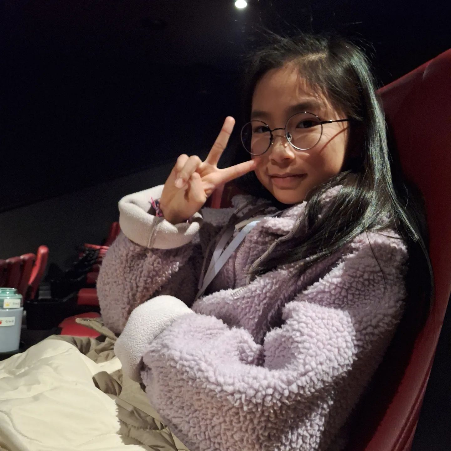 딸램이랑 주말 저녁 데이뚜~
보고싶었던 #파묘
무서울것 같아서 딸램이랑 함께^^
#캬라멜팝콘 냠냠

#주말저녁
#영화관데이트