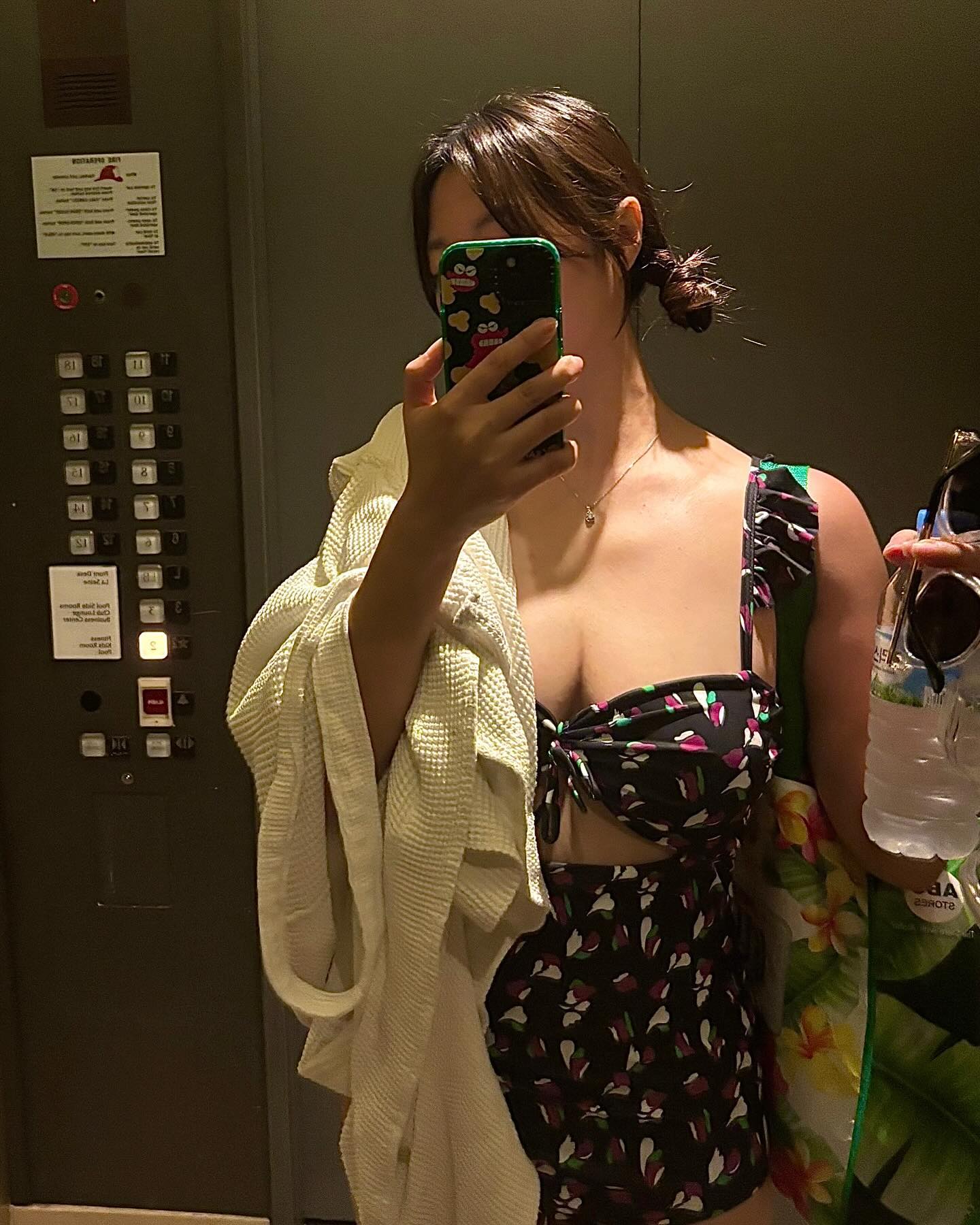 매일매일 해도 재밌는 수영(복 바꿔입기)👙

오늘 숙소 마지막 날인데 오션뷰 행복했다❣️

낮과 밤 다 이쁜 창 밖🫶🏻

#수영복#모노키니#수영스타그램#괌롯데호텔#오션뷰#투몬비치#해변#괌#guam#oceanview#여행중#낮과밤#마지막날밤#내일은#😴😴😴