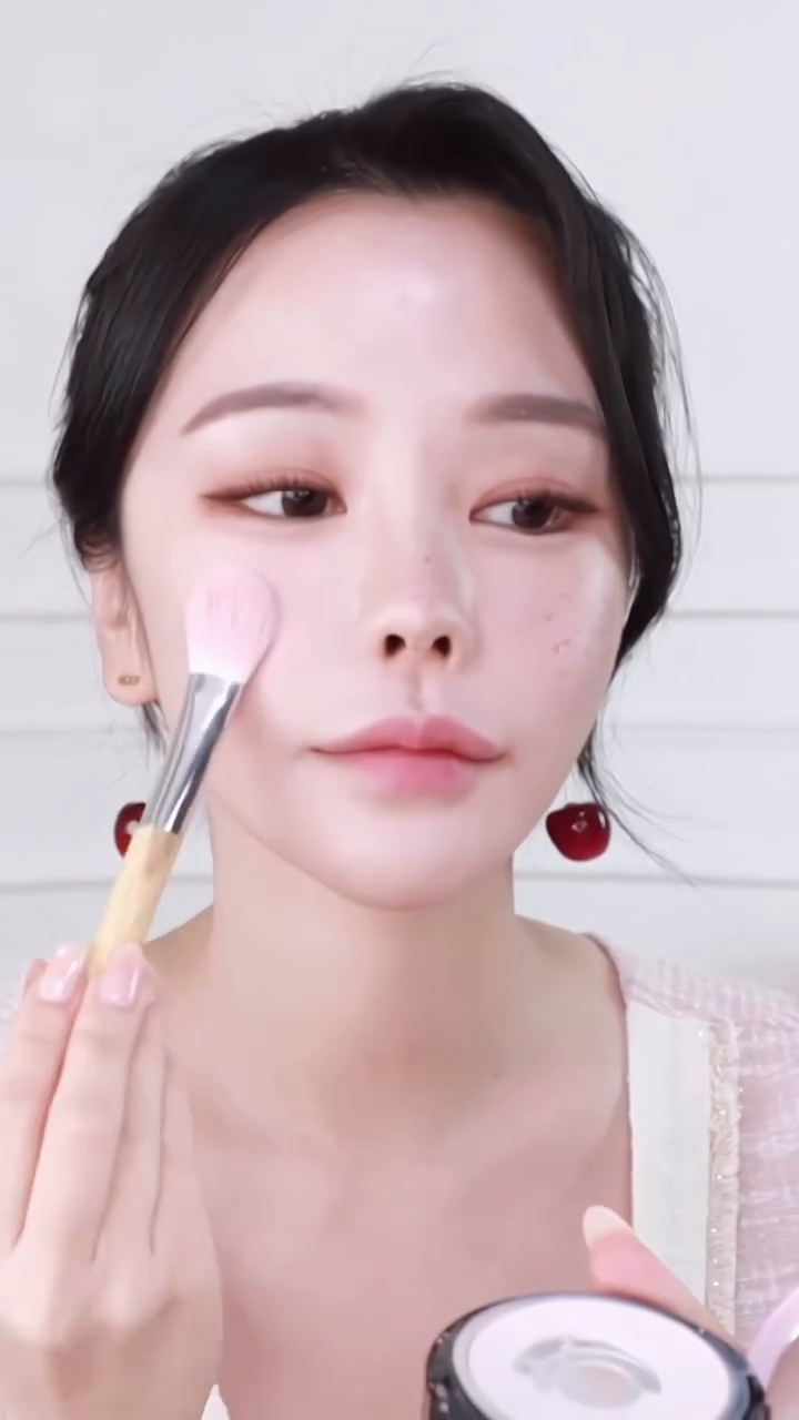 Real Cherry Makeup ASMR🍒💋
진짜 체리로 화장해보기👆🏻
.

.

#cherry#makeup#beauty#메이크업#뷰티#asmr#asmreating #셀카그램