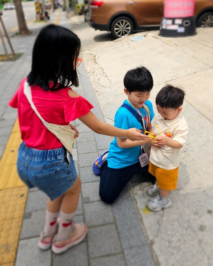 넷째❓
ㅡ
❣️

내가 셋을 키웠는데도..
아기는 더더더 예쁘다아아아~

#예쁜조카 
#보고싶을때 많이 봐둬야지.. 

우리집의 #보물단지 ❥𓂃𓏧

ㅡ

#횽아_누나_다있어요 #사랑듬뿍 
#말귀_다알아듣는_너 #사랑스럽다
