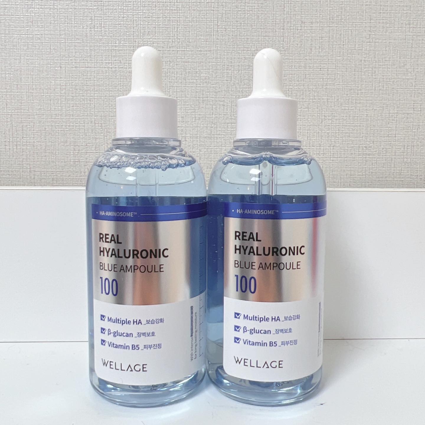 #제품제공 웰라쥬 리얼 히알루로닉 블루 앰플 
wellage.official 

웰라쥬 100앰플은 100ml + 100ml 기획세트가 
  최초로 출시되었어요 !

순도 100% 인체동일 히알루론산 함유로
 (순수 유효 성분 100%)그대로 담아서 만든 앰플이에요 

피부 겉과 속을 차곡 차곡 9겹 보습을 해줘서 피부의 갈증을 
해결하고 수분 장벽 케어까지 되는게 특징인 앰플 ! 

텍스처를 살펴보면 묽은 투명한 느낌인데 
피부에 바르면 촉촉하게 스며들면서 산뜻하게 마무리가 되요 

기획세트를 구매하면 용량도 많아서 
집에 두고 오랫동안 사용이 가능해서 좋더라구요 🫢

피부 저자극 테스트 완료 , 피부 주의 성분 20가지 제외 , 자연 유래 원료 색상으로 믿고 사용이 가능한 순한 앰플이에요 🫧

웰라쥬 앰플은 9월 올리브영에서 
특별 할인가로 만나보실수있어요 💙

 #제품제공 #파룸체험단 #웰라쥬 #WELLAGE #속건조앰플 #수분앰플 #수부지앰플 #건성수분앰플 #앰플추천 #올리브영추천템