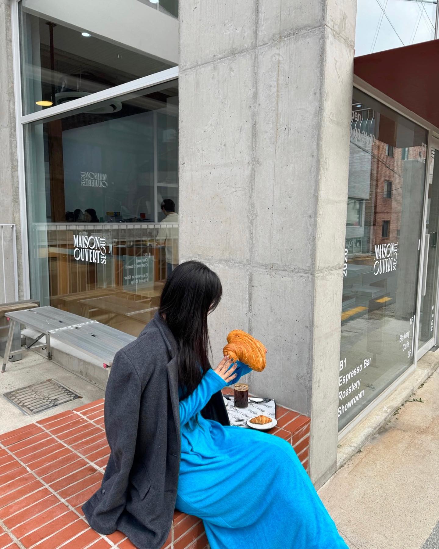 빵순이 행복 모먼트,,🥐☕️💙 #오버트서울