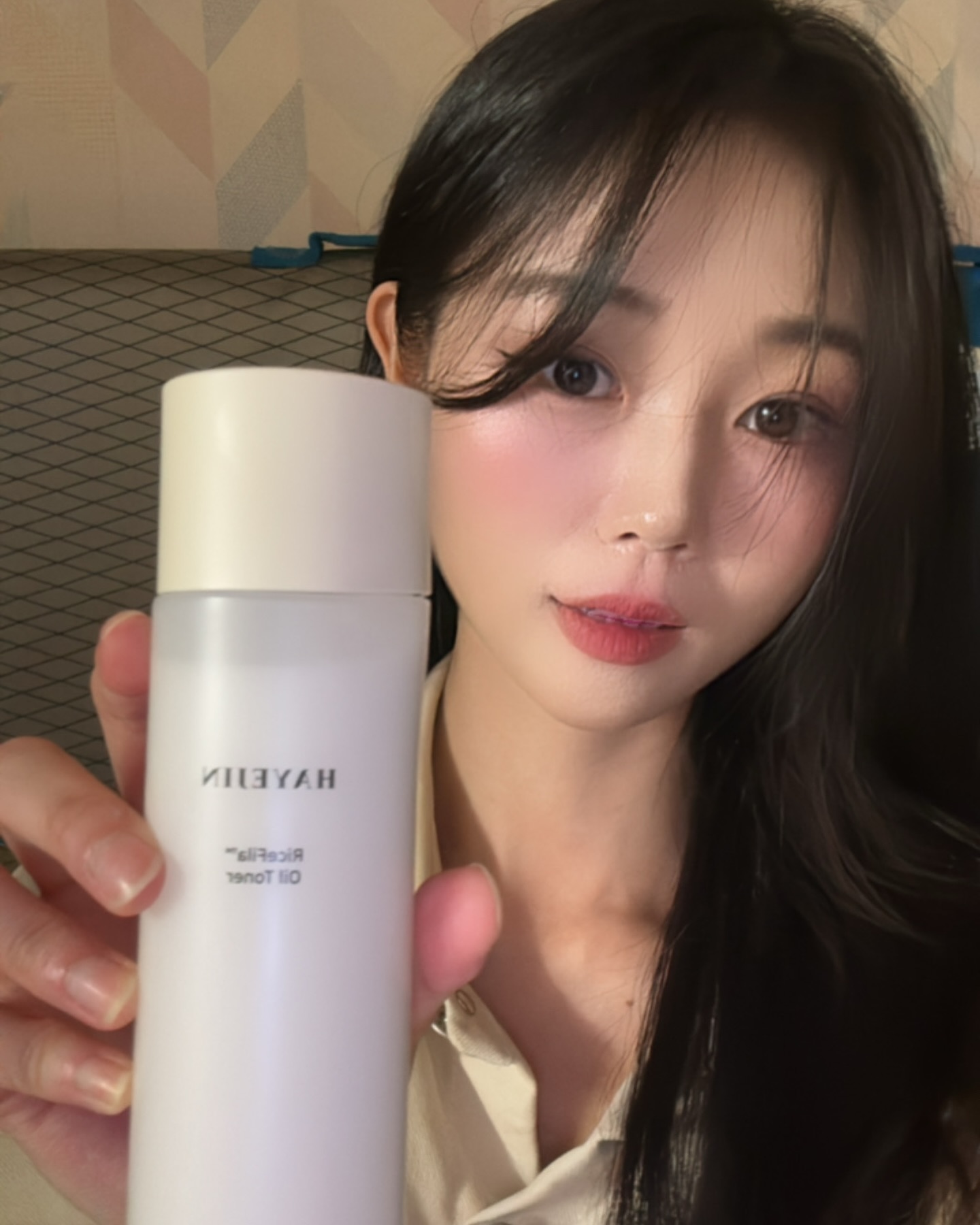 #협찬 #hayejin #결광토너 #쌀겨토너 #오일토너 #수분보습토너 #토너추천 #acne #glassskin #riceoil #riceoiltoner #skinbarrier#acneprevention #化粧水 #ハイェジン #hayejin #スキンケア #ライスブランオイル 

hayejin.official 

하여진 라이스필라 오일토너 • •🫧🤍
쌀로 만든 토너라닝 .,… 당연 순하고 좋은 느낌 
저온 발효 쌀겨 오일에 히알루론산까지 거해서 보습 수분에 넘 좋은 아이템! 유수분 밸런스 때메 고민 많은 나한테 딱 ,, 💗 

단백질 성분도 들어가서 피부톤 주름개선까지 도와주는 슬로우 에이징 토너 • • 젊어지장 

이제 진짜 겨울 오는 것 같은데 완전 딱 인 제품 ><