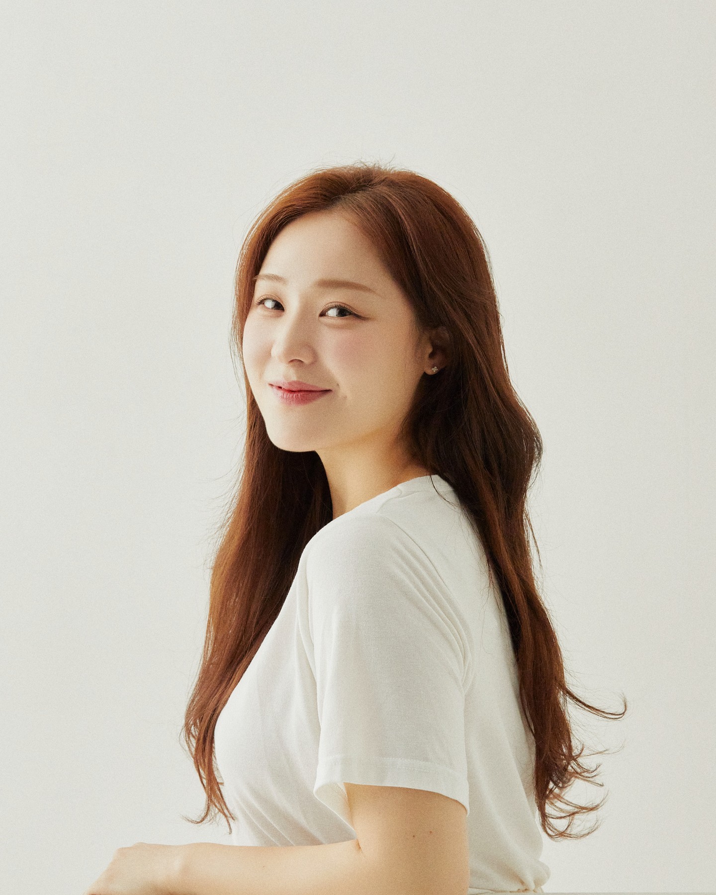 2023년 맨댐🤍

다른건 다 모르겠고 자연스럽고 밝게요! 외쳤더니 어쩜 딱 원하는 느낌으로 만들어주신 작가님...😊🧡

작가님덕분에 파격컷도 찍어보고,,, 다양한 구도로 짱많이 찍어주셨는데 다~~ 너무 맘에 들어서 최종 세장 말고 버려진컷들이 아른아른,,,, 다 너무 마음에 들어서 고를수가 없었어요,,,,,

photo by s.th.inking.deeply 
짱자연스러운 붙임머리는 moden_ext
