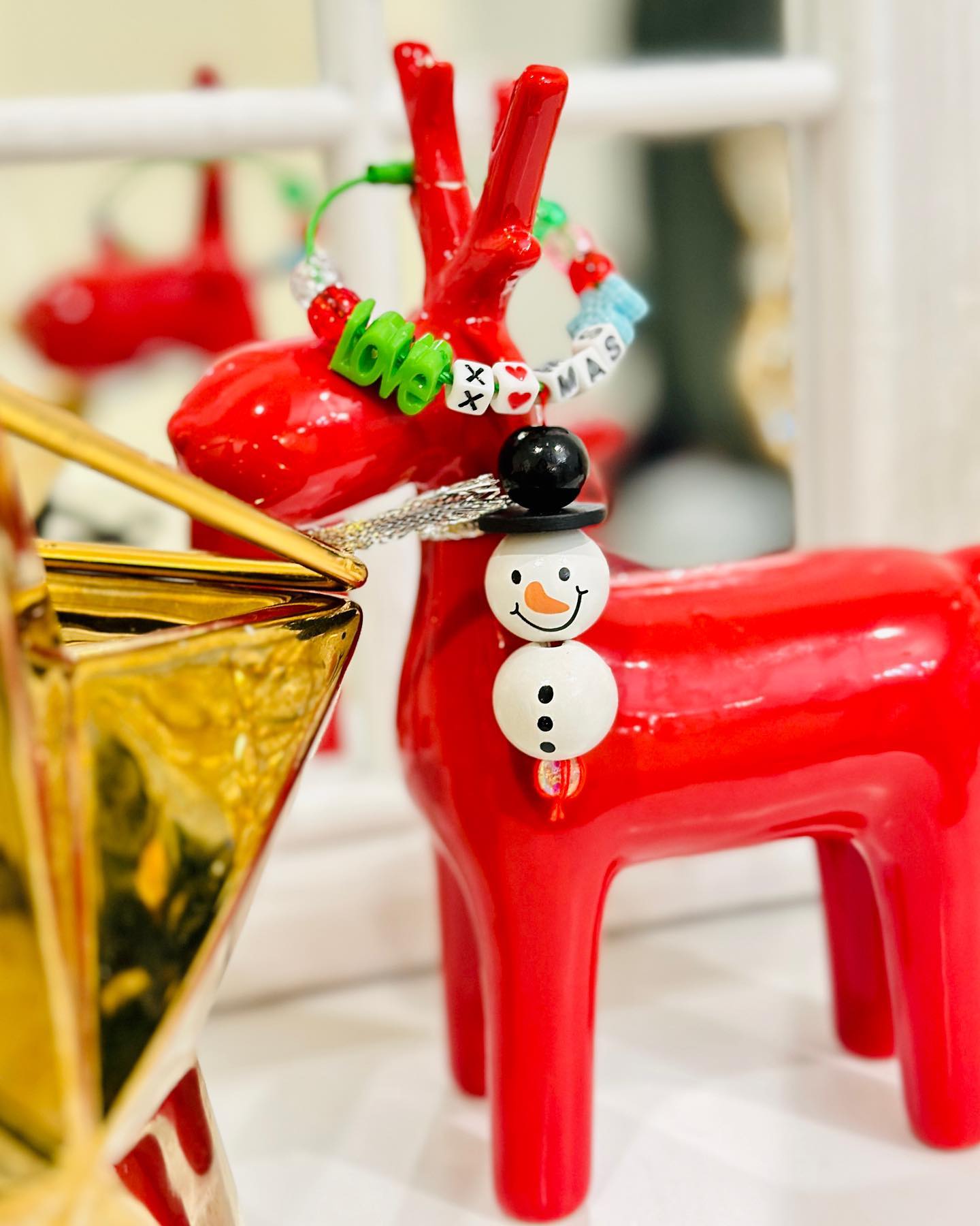 진짜 진짜 마음에 쏙 드는 #크리스마스비즈
❤💚❤💚❤

눈사람⛄️도 이쁘고 산타🎅🏻도 이쁘고
뭐하나 빼놓을수 없는 ~ 
호호홈비즈예요

계절마다 유치원 가방 키링 바꿔주는데
이번 키링이 젤 마음에 들어요~
집에 있는 이니셜비즈 추가로 활용해서
더 예쁘게 꾸며보았답니다. 

크리스마스 팔찌랑 키링 구성이면
올 크리스마스는 그냥 뭐 ~~ 끝이져
파티때마다 들고다닐꼬야 ~~~

hohohome_home 

#크리스마스비즈 #크리스마스팔찌 #산타 #눈사람 #키링만들기 #팔찌만들기 #christmas #snowman