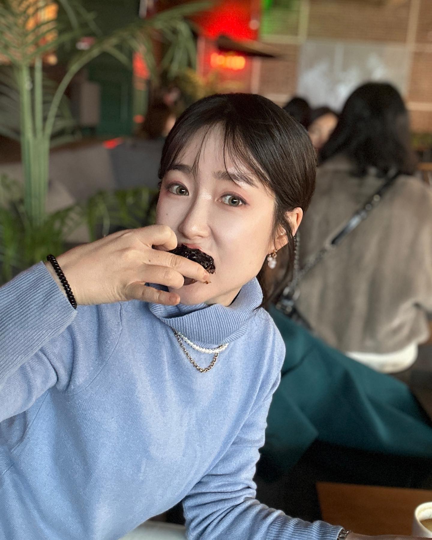 queenbarbie_o 바비 언니 결혼식 축하해요 ♥ 
언니가 결혼하는데 왜 내가 다 뿌듯하지 ㅋㅋㅋㅋ

언니가 하객들 카페까지 쏴서 수성못에서 커피마시기고 서울 간다🤍

하객 사진촬영없이 1시간 풀로 공연과 이벤트로 꽉 찬 결혼식 하는
역시 언니는 진짜 멋진여자이자 사업가♥️
오래오래 행복하세용🫶🏻

#대구 #수성못 #수성스퀘어 #고바슨 #고바슨수성못