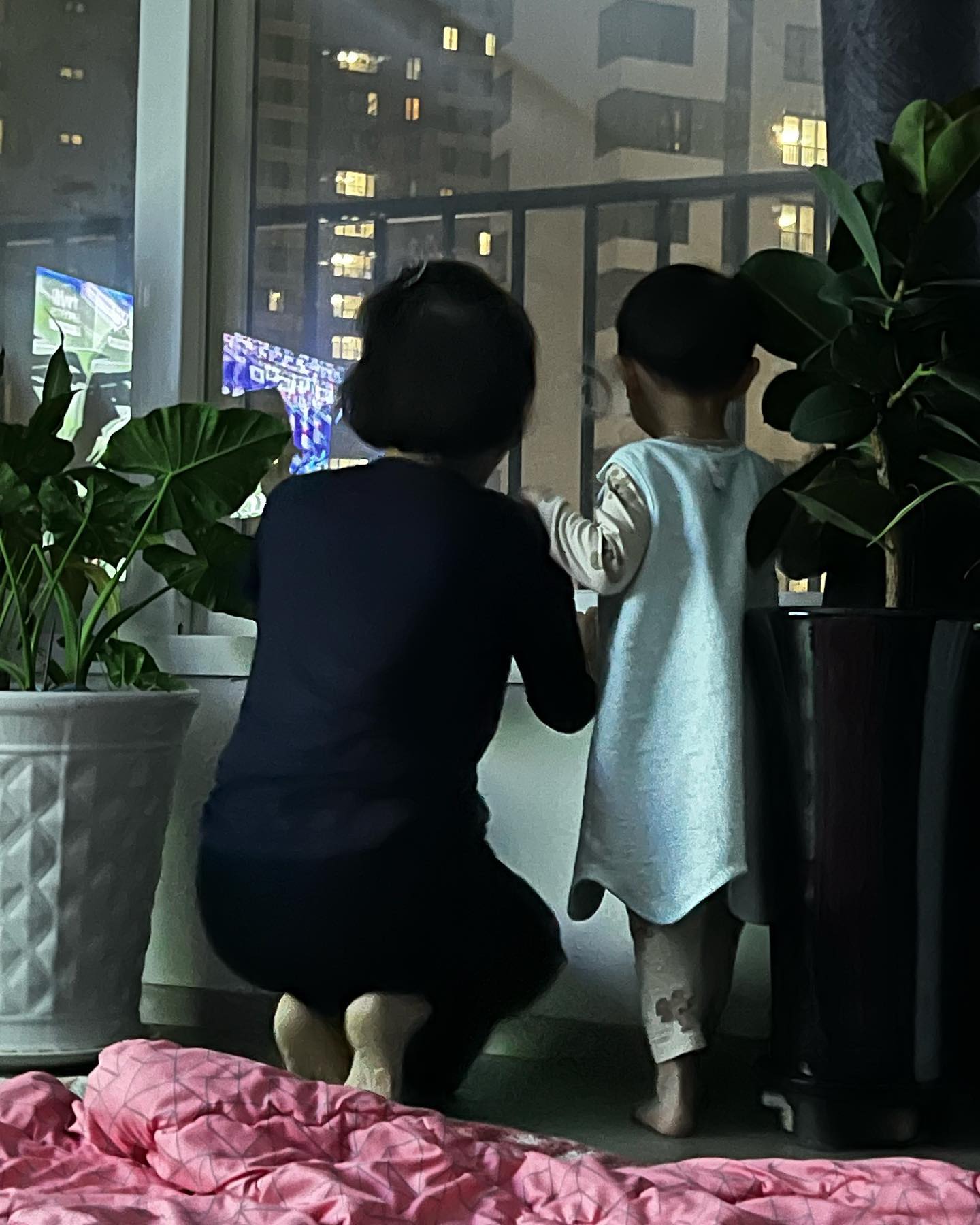 귀여워 

내 엄마랑 내 아들🫶🏻

#호호불어
#창문그림놀이
#건강해엄마