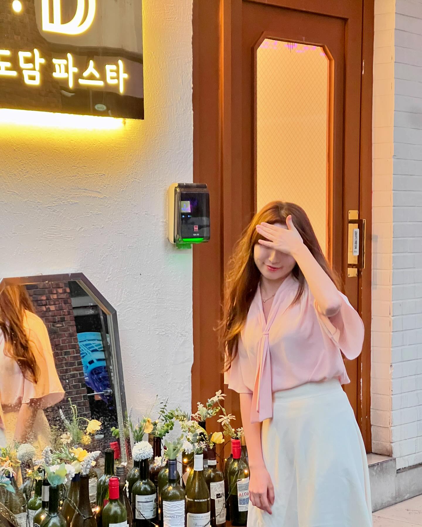 도리단길 도담파스타 냠냠🫶
계속 가보고 싶었는데 이제야 다녀왔당,,, 미나리 오일 파스타+김치 리조또+오렌지 에이드 조합 아직도 그리워용,,, 🥹

양식 느끼해서 잘 안먹는데 깻잎, 순두부, 뚝불, 미나리 같은 재료를 써서 한국인 입맛에 맞춘 도담파스타 메뉴는 진짜 다 맛있었당💗 사장님도 이쁘시구 엄청 친절하셨고, 가게도 예뻐서 꼭 다시 가보고 싶은 곳╰(*´︶`*)╯♡ 

어릴 때 맛없다고 미워했던 미나리, 고멘네. 이제는 맛있어졌으니까 자주 보자 ㅎㅎ

📍도담파스타 : 경남 창원시 의창구 원이대로69번길 3 

#도담파스타 #창원맛집 #도리단길맛집 #협찬