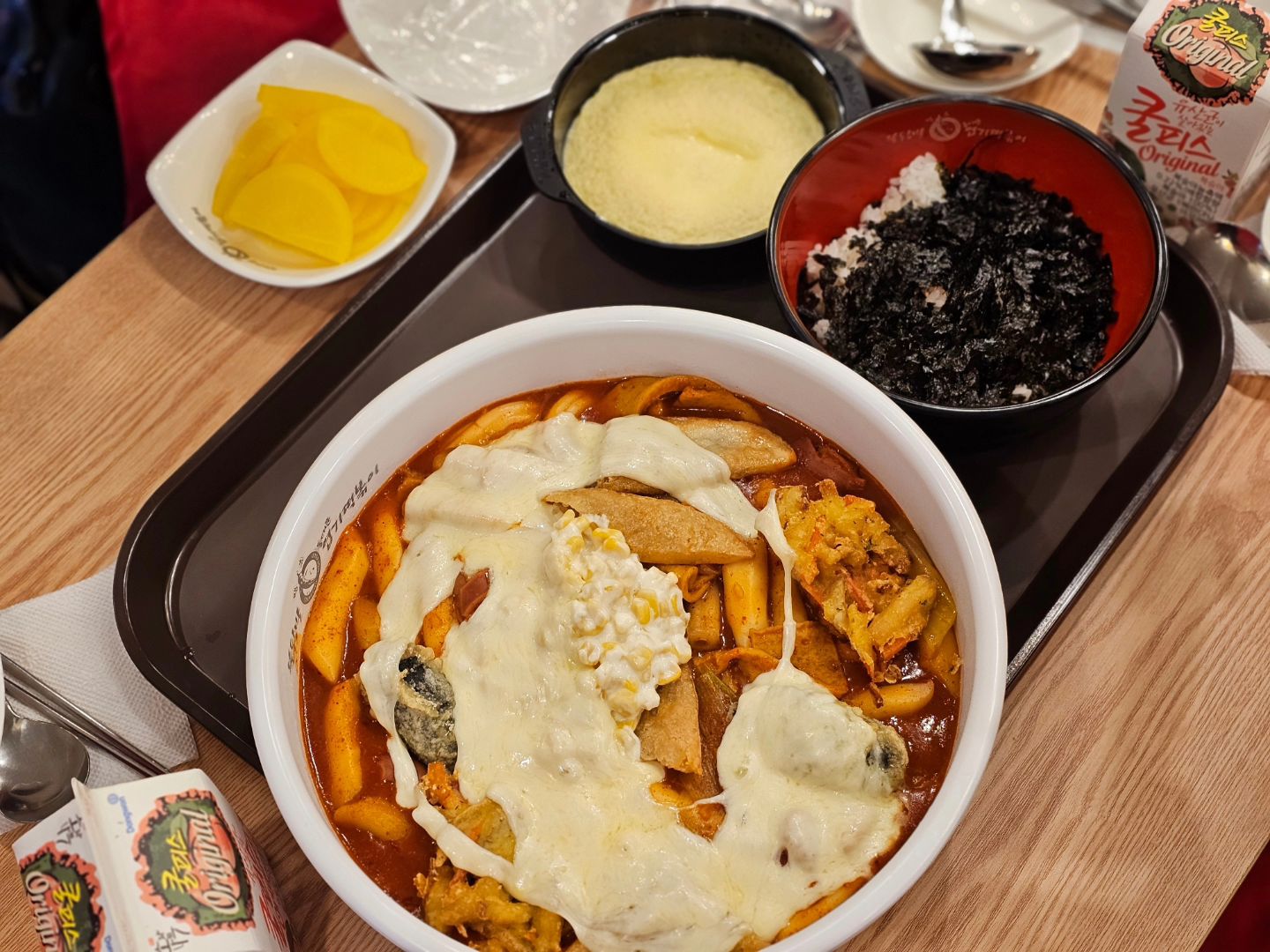 포스팅 쓰다가 추억팔이 하는중 👋
혼자서 먹기에는 너무 많고 여럿이 먹어야 맛있는 엽떡 😋
다음에 또 먹으러 갑시다 💜

.
.
.
.
.
.
.
.
#엽떡 #엽떡스타그램 #엽기떡볶이 #신당동 #신당동맛집 #맛집스타그램 #맛스타그램 #마스타 #맛있다그램 #맛있어 #먹방 #취향저격 #냠냠 #instafood #foodstagram #food #맛있다 #냠냠쩝쩝 #야식 #쿡스타그램 #푸드스타그램 #먹스타그램 #먹스타 #맛집그램