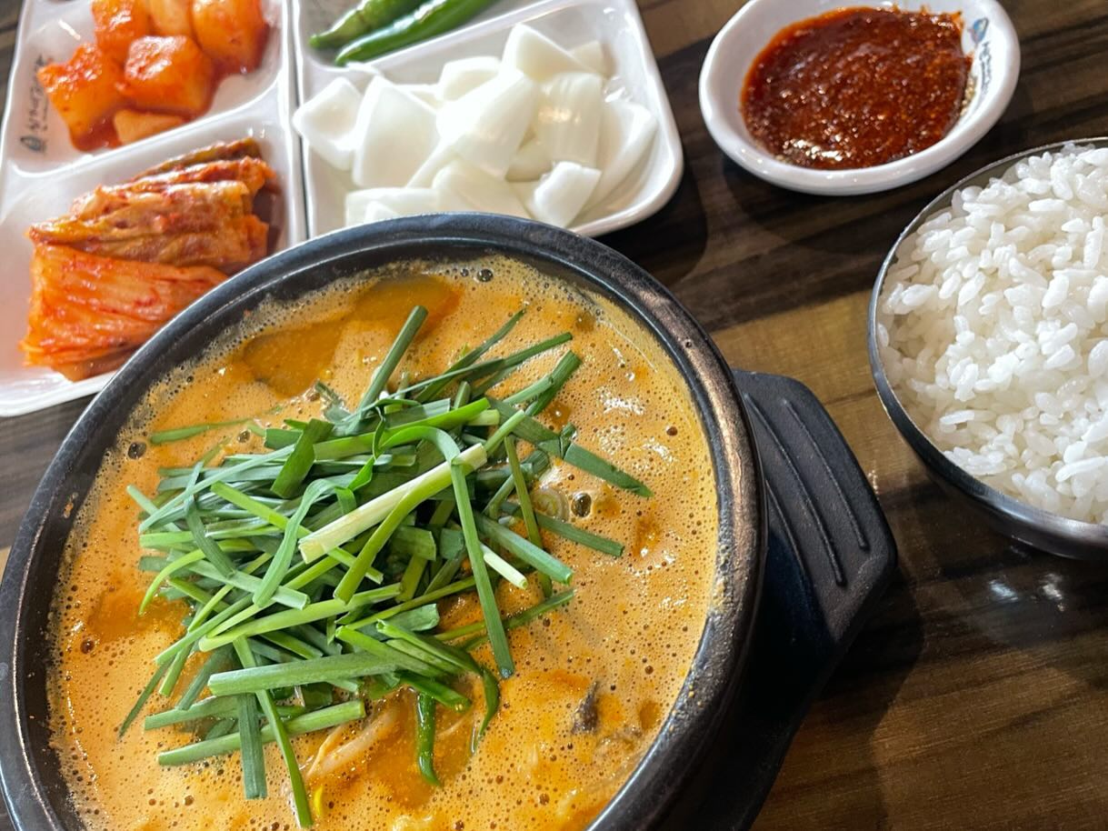 녹진한 국물 땡길때 #직딩점심시간 #신가네정읍국밥수완점