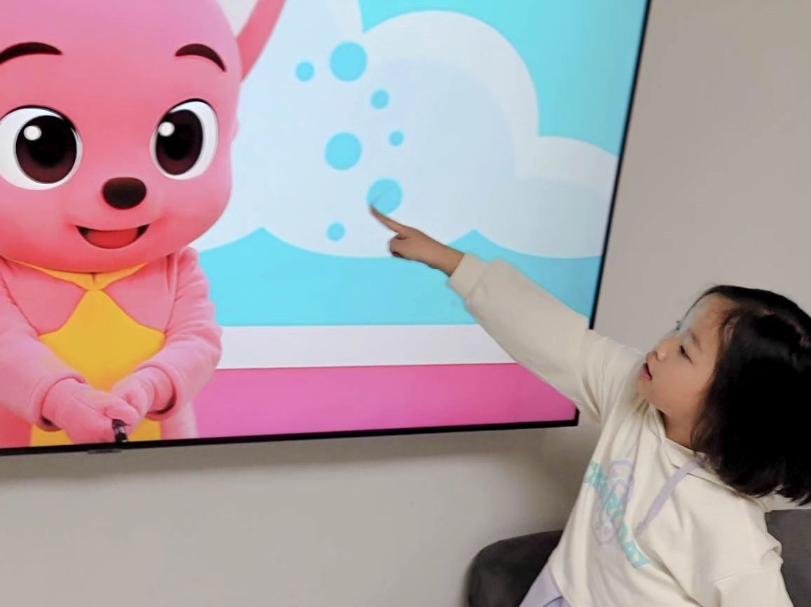 #협찬

안녕하세요, 여러분! 
초등학교 가기전 꼭 해야 하는일?
바로 한글떼기라고 생각해요

그런데 아이들 한글 직접 가르치다보면
부글부글 속이 끓어오르더라고요😭

그래서 오늘은 아이도 엄마도
즐겁고 재미있게 배울수 잇는
키즈랜드 한글놀이터에 대해
이야기해 보려고 해요!

우리 아이들이 한글을 쉽고 재미있게 
배울 수 있는 핑크퐁 한글놀이터인데요.🙌

한글놀이터는 다양한 게임과 노래등 
재미있는 활동을 통해 아이들의 
호기심과 창의력을 자극합니다.🎮

그리고 무엇보다도, 한글을 배우는 과정에서
중요한 문해력까지 배울수 있어요!

아직도 한글 지루하고 재미없게
알려주고 계신다면 이제 그만!
 키즈랜드 한글놀이터와 함께라면 
한글 깨치기와 문해력 향상은 쉽고
 재미있게 이룰 수 있답니다!🙂

게다가 빨간펜으로 유명한 교원에서
만든 도요새 잉글리시가 11월 17일
키즈랜드 독점 공개 예정이에요 :)

한글부터 영어까지 두마리 토끼
모두 잡아보시길 바랄게요!

#KT #키즈랜드 #지니TV #지니TV키즈랜드#한글놀이터 #영어놀이터 #키즈랜드한글
#키즈랜드영어 #한글떼기 #한글공부 #유아한글 #아이교육 #유아교육 #영어공부 #한글공부
#핑크퐁한글놀이터 #도요새잉글리시