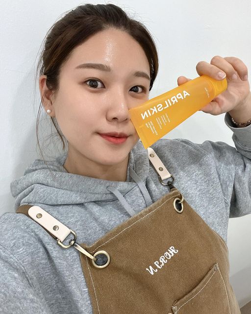 사가정왁싱•면목동왁싱_호린왁싱&뷰티𖤐 on Instagram: "1회 사용으로도 느껴지는 피지, 각질, 노폐물 제거 효과가 좋은 제품을 추천 드리려고 합니다. 에이프릴스킨 카렌둘라 필오프팩 !! 🫧