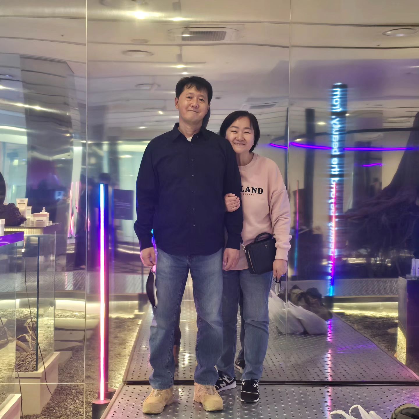 오랜만이에요 엄빠♡
.
.
사랑해유!
.
#모두행복해져랏#가족#엄마#아빠#나