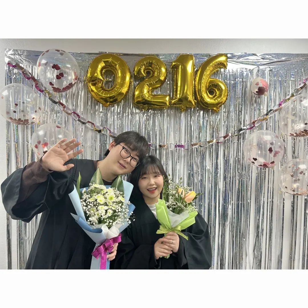 2023. 02. 16 졸업✨

앞으로 더 빛날 우리를 위해 차근차근 길을 만들어 가야지!!☺😚

바쁘다 빠뻐 현대사회 입성🤝🏻

#졸업