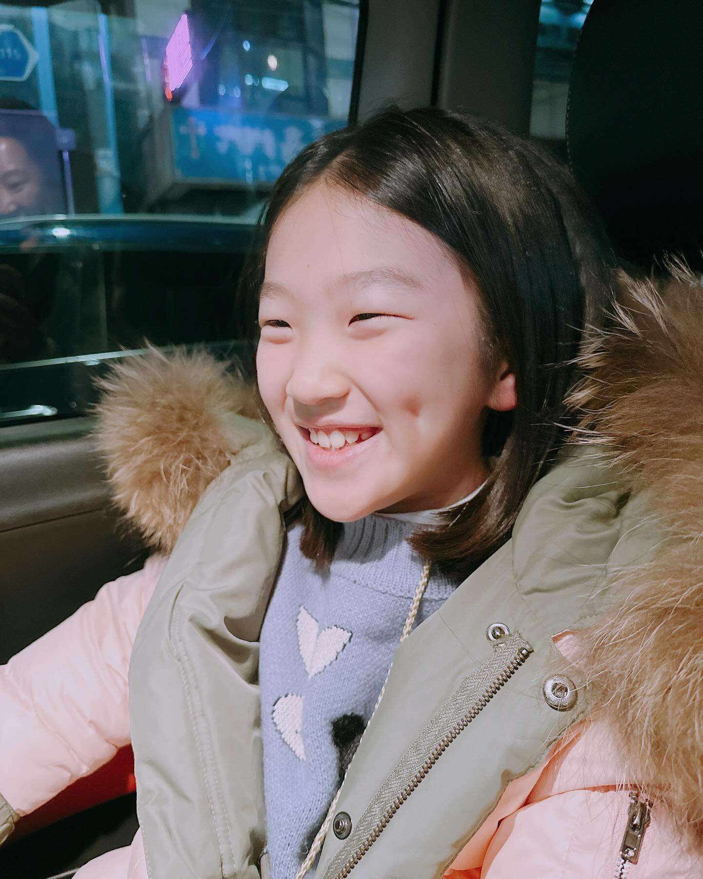 ⠀
⠀
5살때 머리 기증한 후로 쭉 길러 온 너의 긴 머리,
싹뚝! 속이 시원하구만ㅋㅋ
생각보다 잘 어울려서 다행이야😌
이상하다고 속상해 할 줄 알았는데
맘에 드나보군ㅋㅋㅋ
나도 짤라야지💇🏻‍♀️
⠀
⠀
귀엽다 마음아😍
⠀
⠀
#마음 #머리한날 #3학년 #말도안돼 #언제큰거야