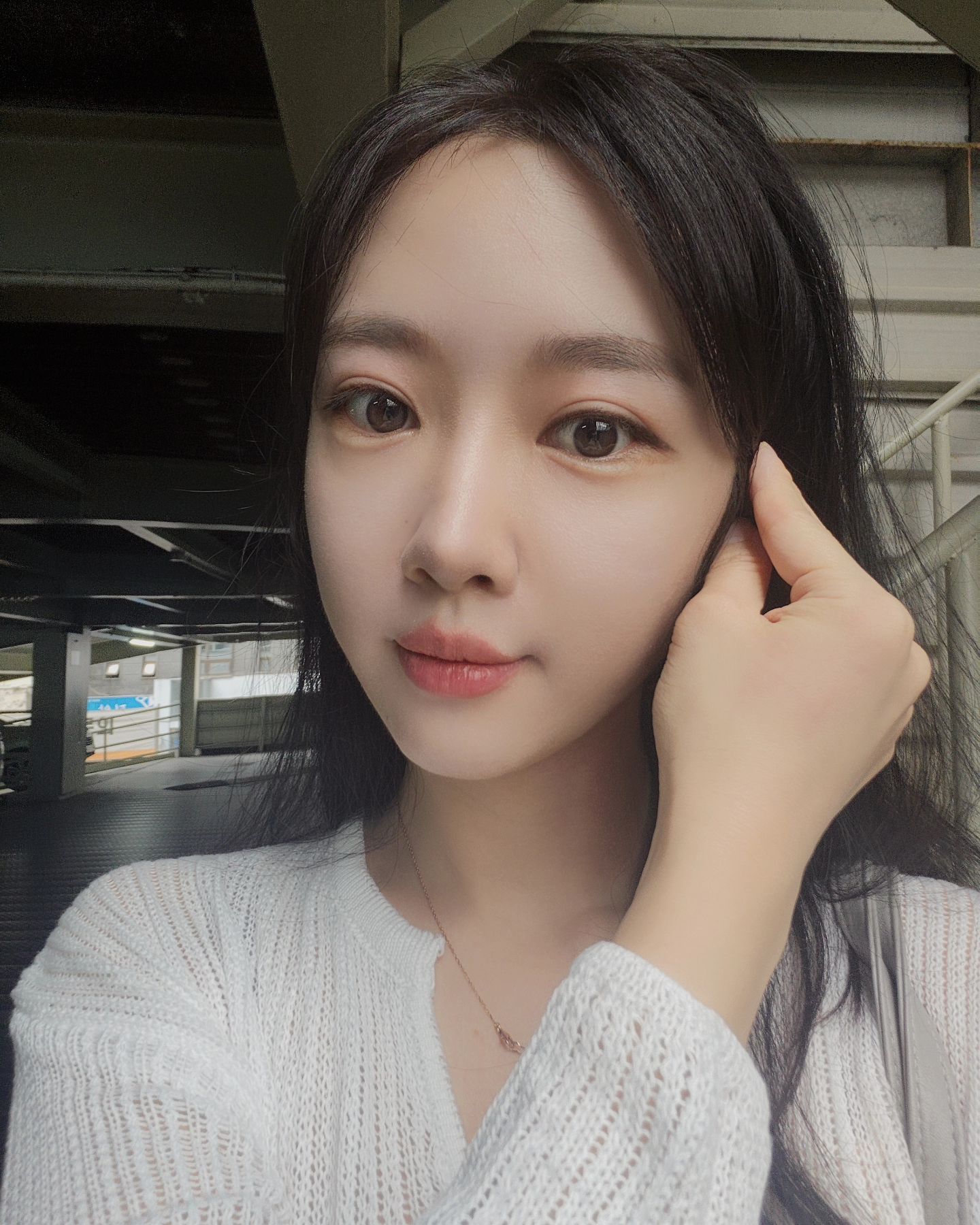 사기 카메라로 찍었더니 턱이 너무 뾰적

턱 보정 전후