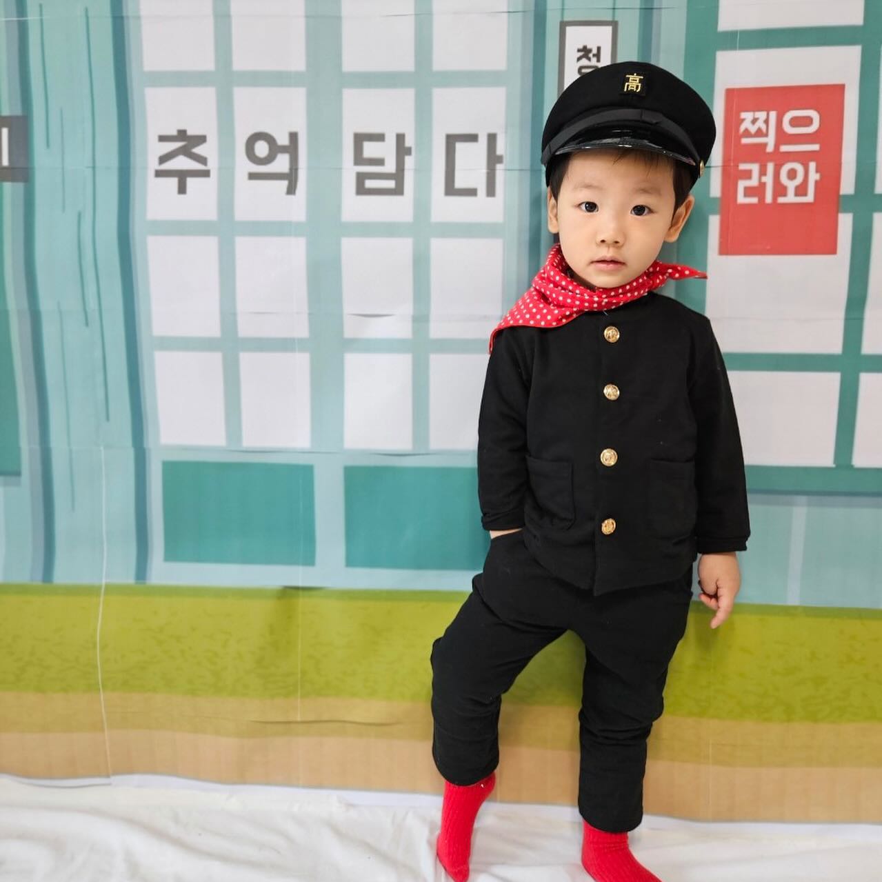 시간이 정말 빠르게 지나가는것같아요!
언제 이렇게 커서
벌써 형님반이 된다니….🥳
너무예쁜 푸른반친구들과의 기념사진💙🩵💙🩵
복학생 짝다리는 좀 킹받네ㅋㅋㅋㅋㅋ
.
#33개월