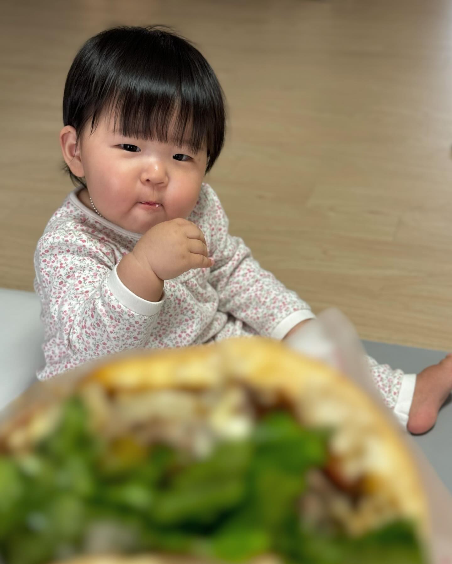 뭐 먹을때 자기 먹을거 안주면
난리남 먹순이 ◡̈⃝✩

#11개월아기 #먹방 #햄버거