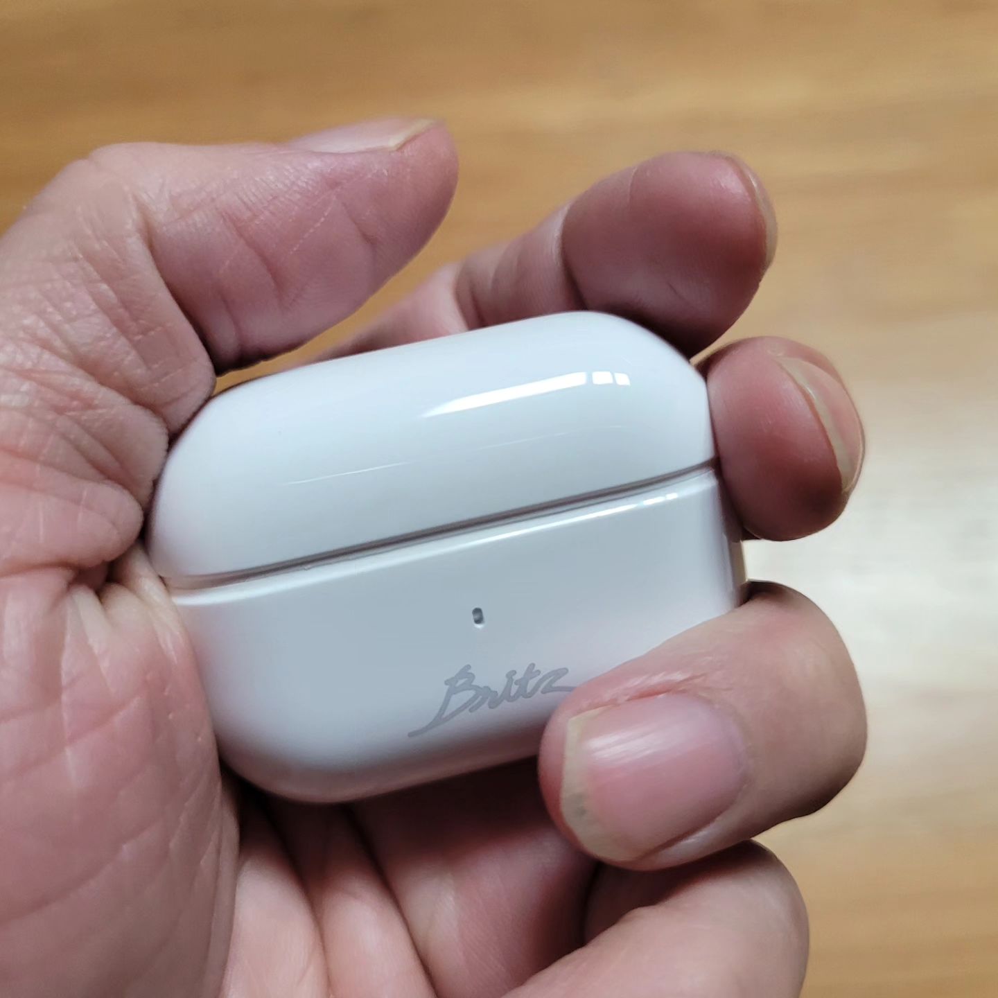 브리츠 신제품 블루투스이어폰 minipods 입니다.
세련되고 깔끔한 디자인인데요.
가볍고 착용감도 좋아요.
무엇보다 깨끗한 음질과 볼륨감있는 사운드를 느낄수 있어서 만족스럽습니다.

#브리츠 #블루투스이어폰 #minipods #풍부한 사운드