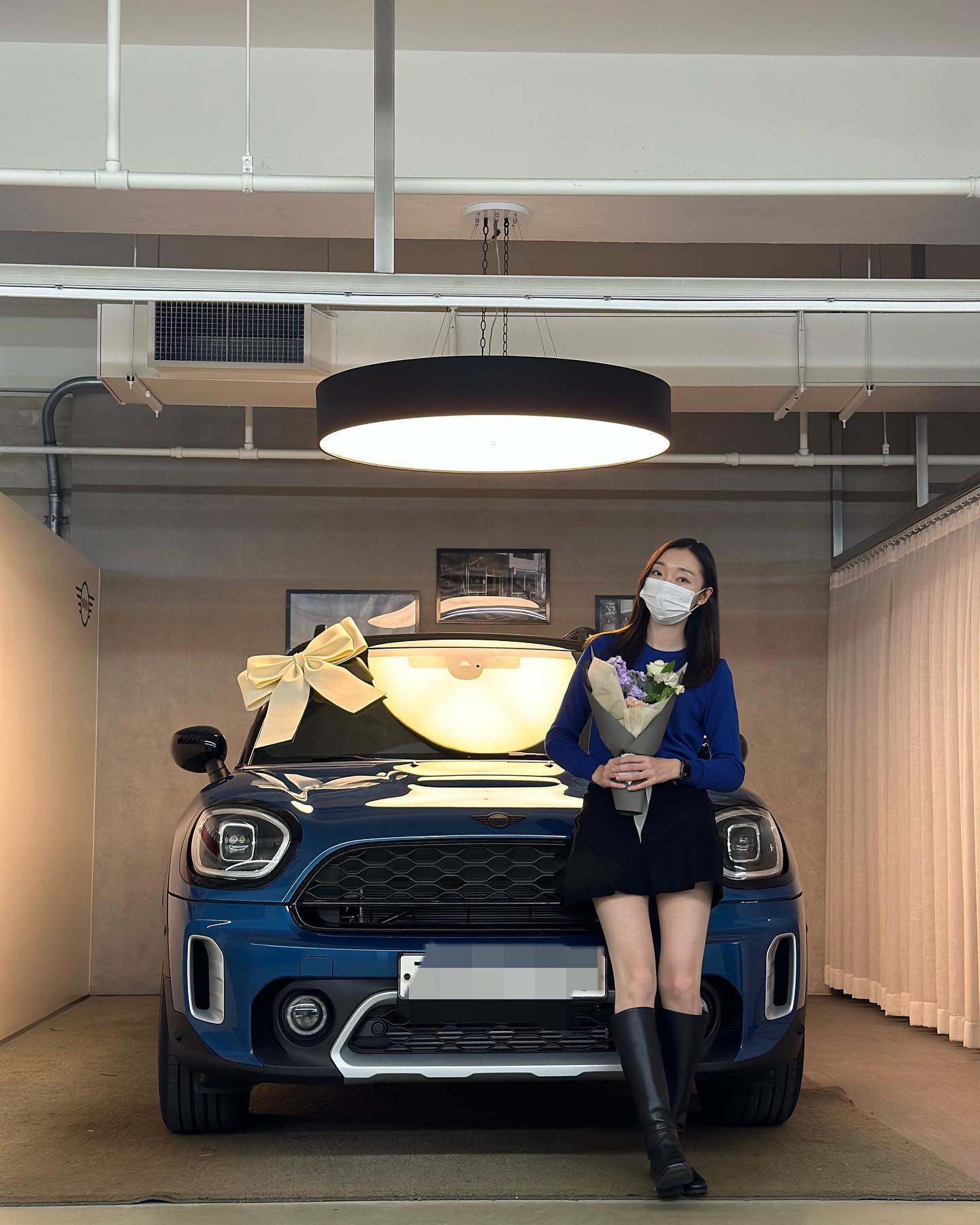 기다리고 기다리던 미니쿠퍼 출고날💙
출고하고 타고오는데 갑자기 첫눈내려서 눈도맞은 내 민희,,ㅠㅠ
3년타던 코봉이를 보내고 드디어 30살 인생 첫차를 출고해땅ㅎㅎ
 8월초에 계약하고 생각보다 오래기다려서 힘들었지만 기다린 보람이있다 넘 영롱한 내 민희,,🌟🌟
앞으로 아껴서 타줄께 내먕민희 미니쿠퍼!
20살에 사고싶었던 미니쿠퍼 드디어 타게되었넹:) 아껴줄께 민희얌!💙