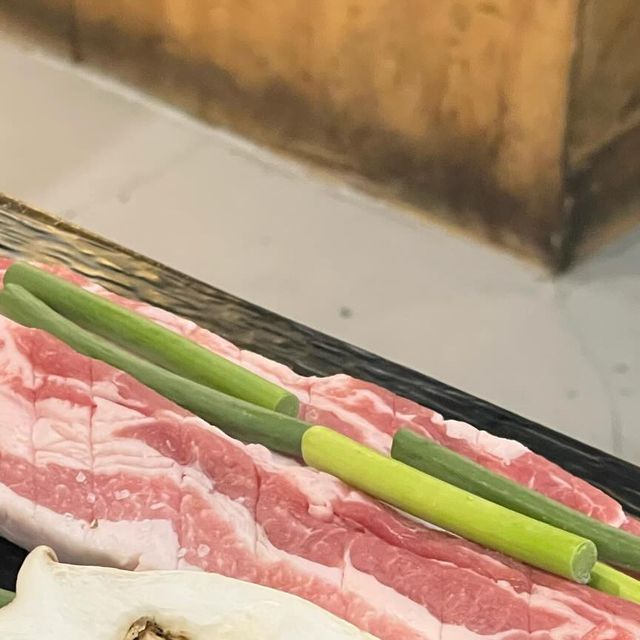 어썸 on Instagram: "#광고 지만 너무 맛있었던👍 동탄1신도시에서 맛있고 깔끔한 고깃집 찾으신다면 바로 여기 #숙달돼지 🐽🐽 새롭게 리뉴얼해서 엄청 깔끔하고 회식하기 딱 좋은 장소였어
