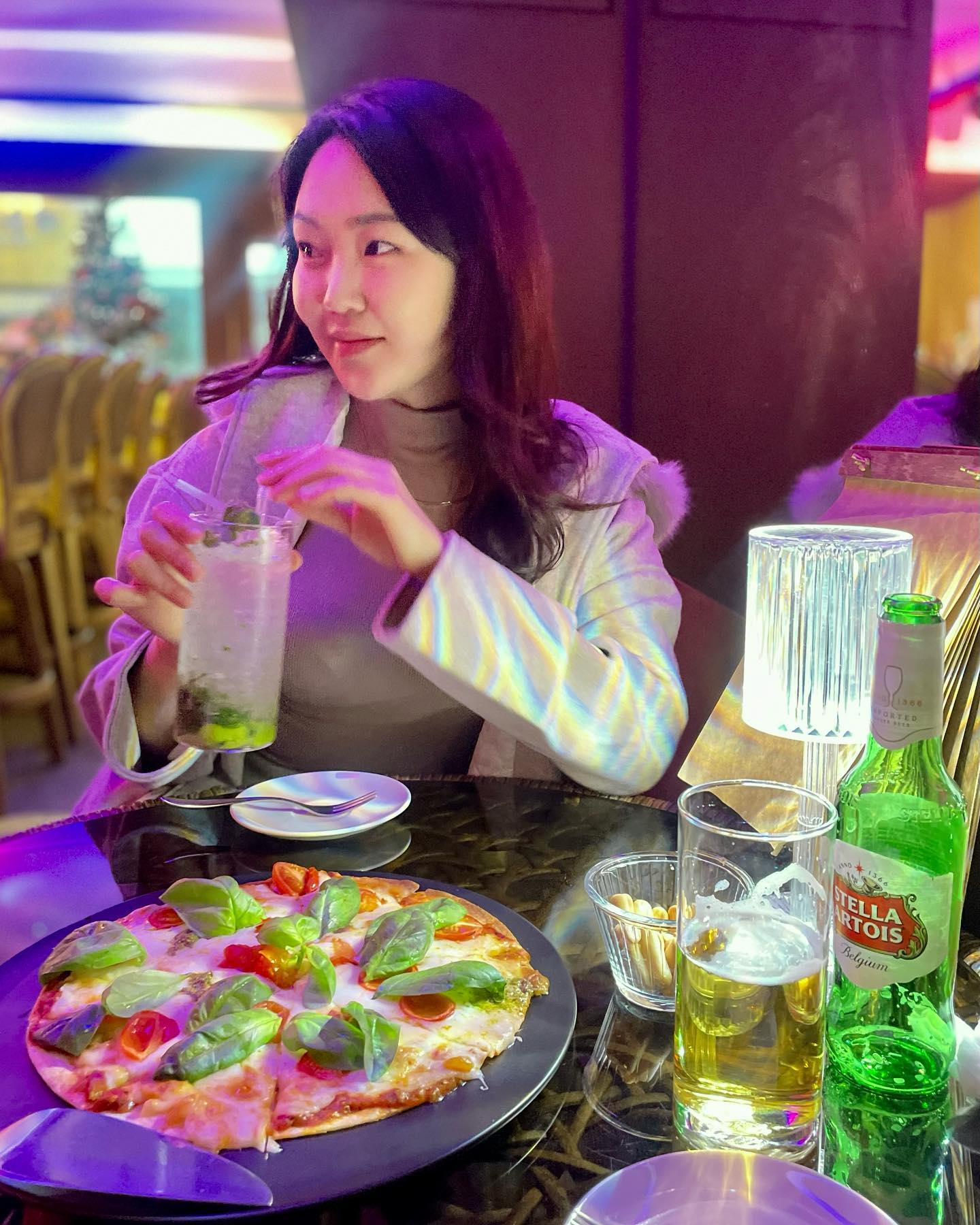 오랜만에 일상 보고
한동안 가게일이 집중 한다고 인스타 업댓을 못했어요 🥹
⠀
저는 잘 지내는중입니다
수요일 휴무날은 다른 지점 투어하는날!
⠀
친구랑 노원역 근처에서 밥 막고 jackpub_jamsil jackpub_nowon 다녀왔어용 ❤️
노원점에서는 같이간 친구가 ♥️♠️2포카드♣️♦️ 잭팟 받고 저는 잠실점에서는 미니새틀 2등과 데일리 1등!!
⠀
같이 #홀덤 빠지실분 😌
홀덤은 어디? #잭펍
⠀
⠀
⠀
⠀
#잭펍 #잭펍잠실점 #잭펍노원점 #홀덤바 #홀덤펍 #홀덤게임 #잠실데이트 #방이동먹자골목 #노원역맛집 #노원술집 #노원핫플추천 #방이동하이볼 #서울루프탑 #잠실루프탑 #노원데이트 #이색데이트추천 #보드게임추천 #혼술러