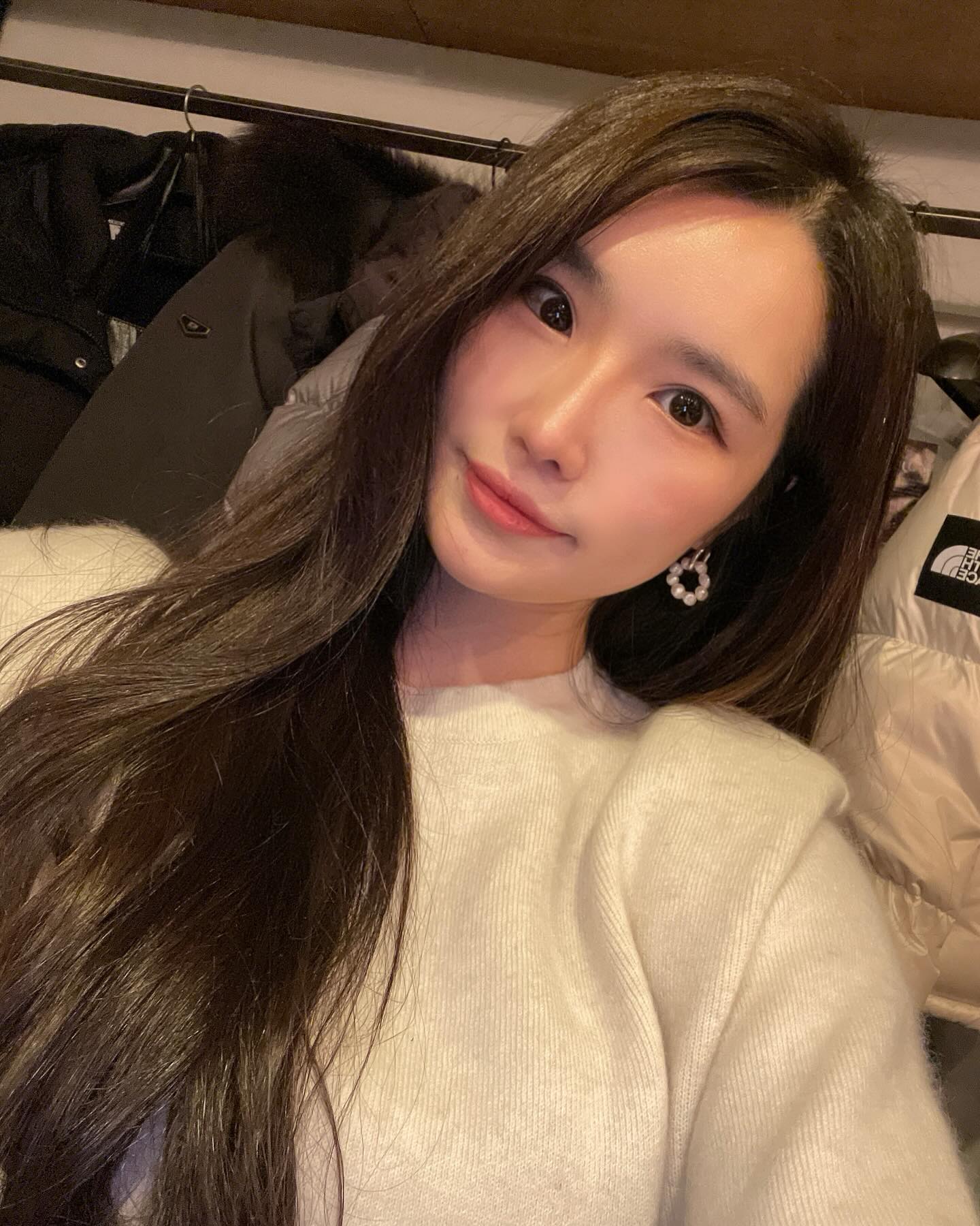 여기도 넘 맛있엇던곳 ! 
둘다 어쩜.!!!! 똑같은 패딩입고 한번 놀라고 
똑같았던, 감정이입 최고조 

칭9님 브이로그 시작한줄..알았던 귀여운 다혜뽕이랑 

#상호가 … #기억이안나네🥹