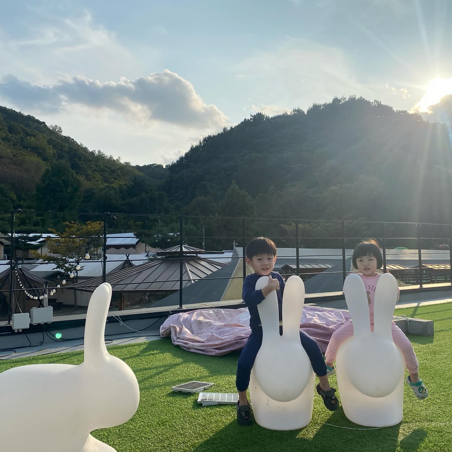 ♡ ⋆⁺₊⋆ ☾⋆⁺₊⋆ ♡̷̷̷ ⋆⁺₊⋆ ☾⋆⁺₊⋆

똥강아지들과 함께한 캠핑💚

서준이가 캠핑노래불러서
급찾아서 갔는데
너무너무 만족🫶

잘놀고 잘먹고 잘자고
너무 재밌었던
1박2일💙

담에또가자아 ꈍ◡ꈍ